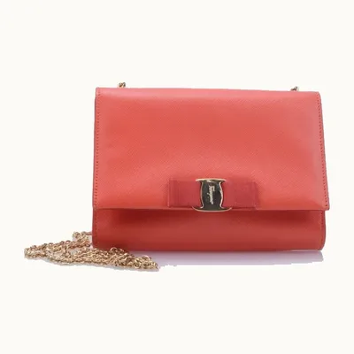 Bolsa Salvatore Ferragamo Vara Saffiano Roja