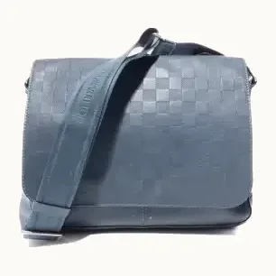 Bolsa Crossbody Louis Vuitton District