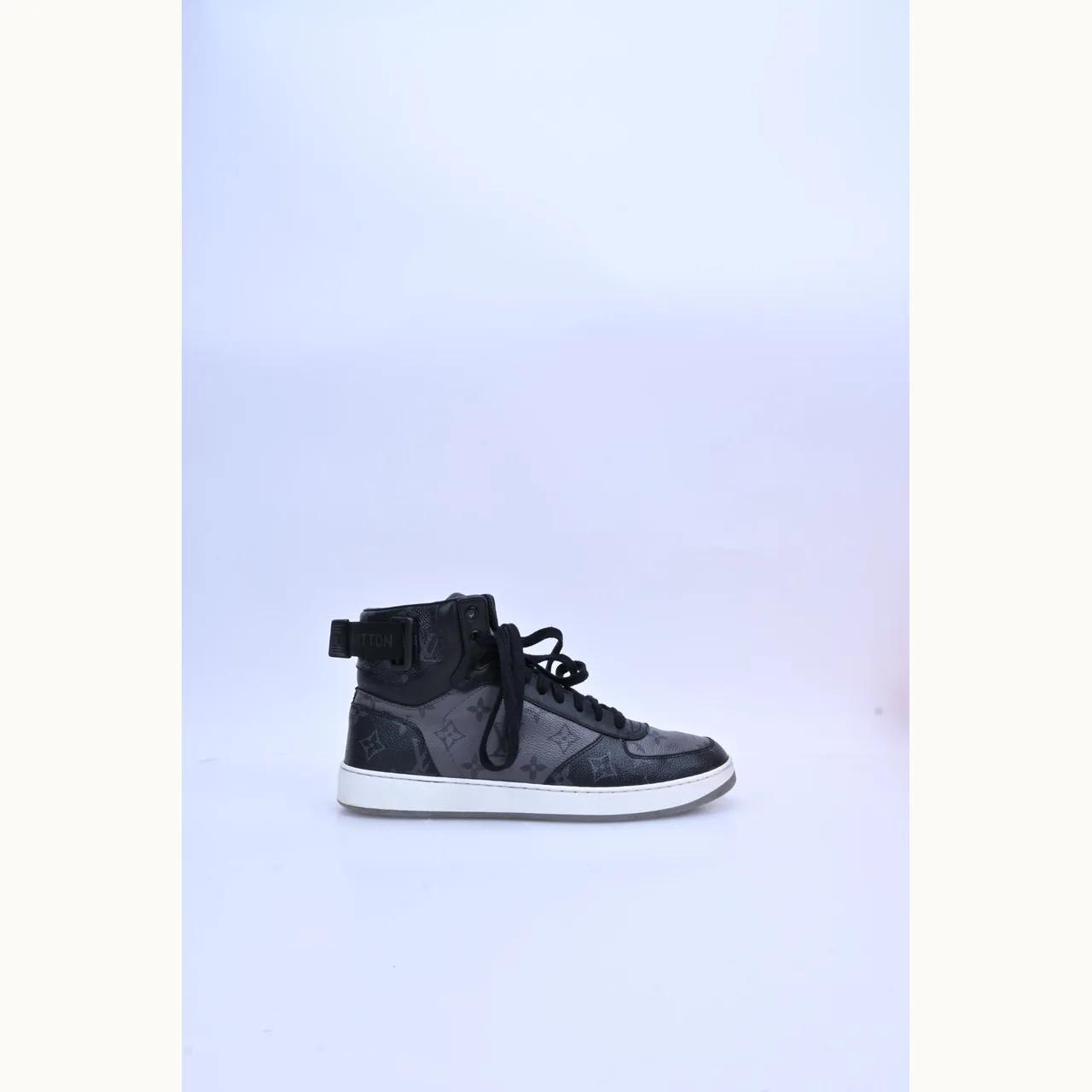 Tenis Louis Vuitton Rivoli High Top Monogram Eclipse Reverse Talla 43.5